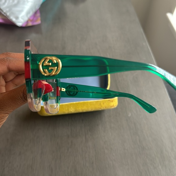 Authentic Gucci sunglasses - Picture 2 of 3
